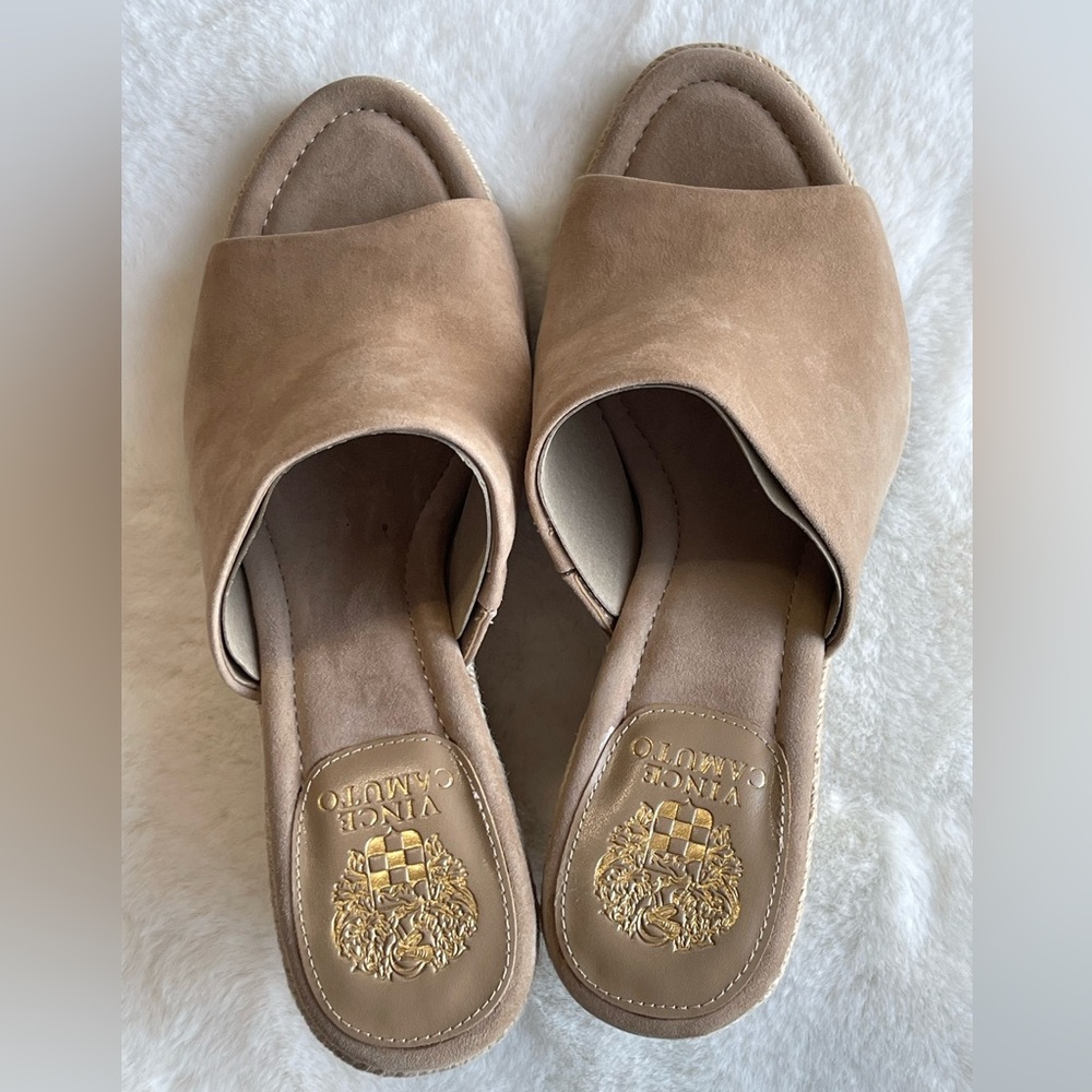 Vince Camuto womens Fayla size 11 M tortilla suede .New with box. R14 - Picture 7 of 9
